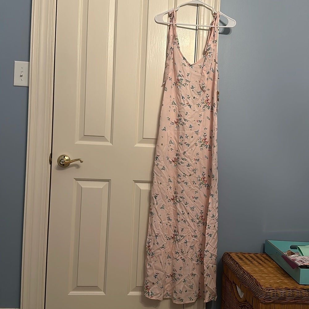Billabong Pink Floral Maxi Dress with deep V back size XS NWT